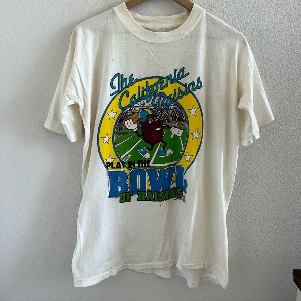 Vintage 1988 The California Raisins Play in the Bowl of Raisins Graphic T-Shirt